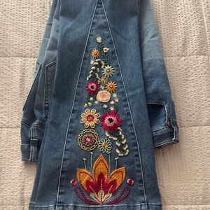 DG2 by Diane Gilman Floral Embroidered Blue Jeans